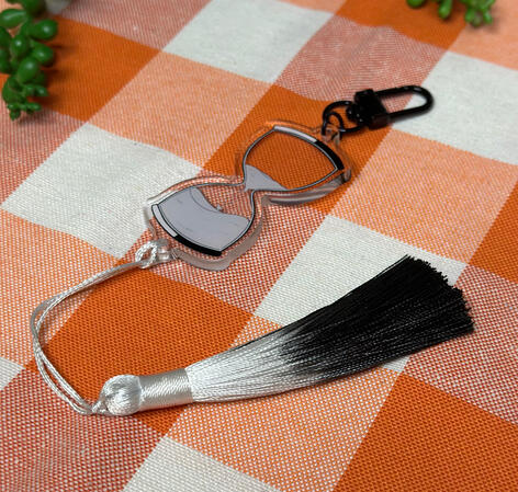 Unus Annus Tassle Keychain